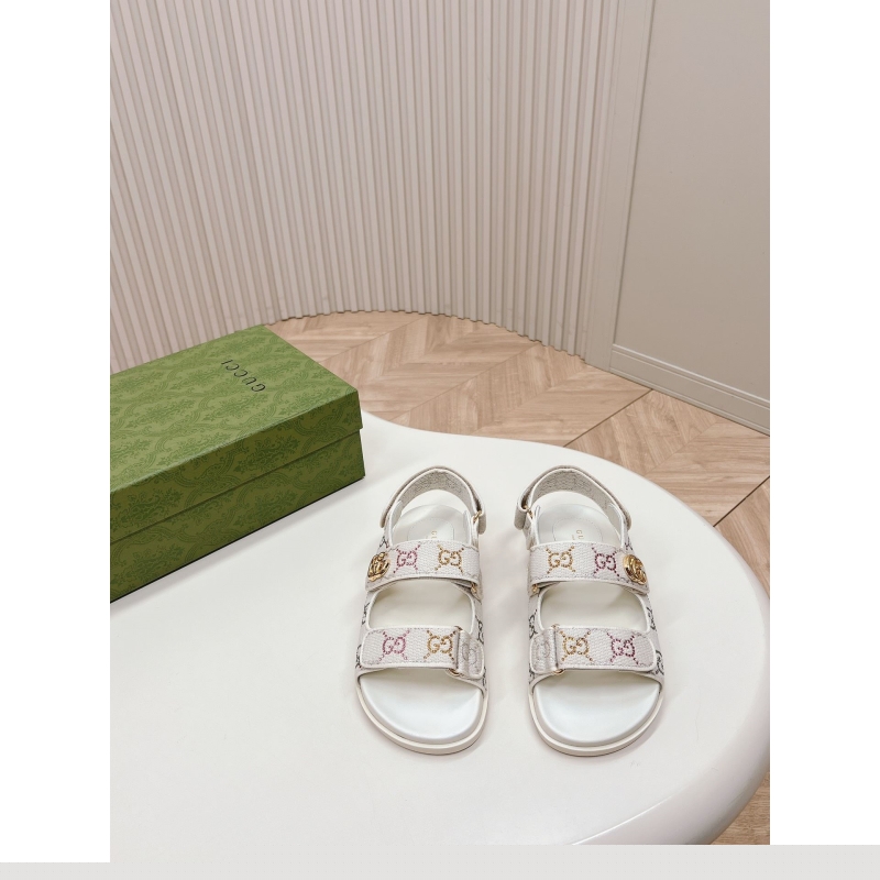 G*u*i sandals